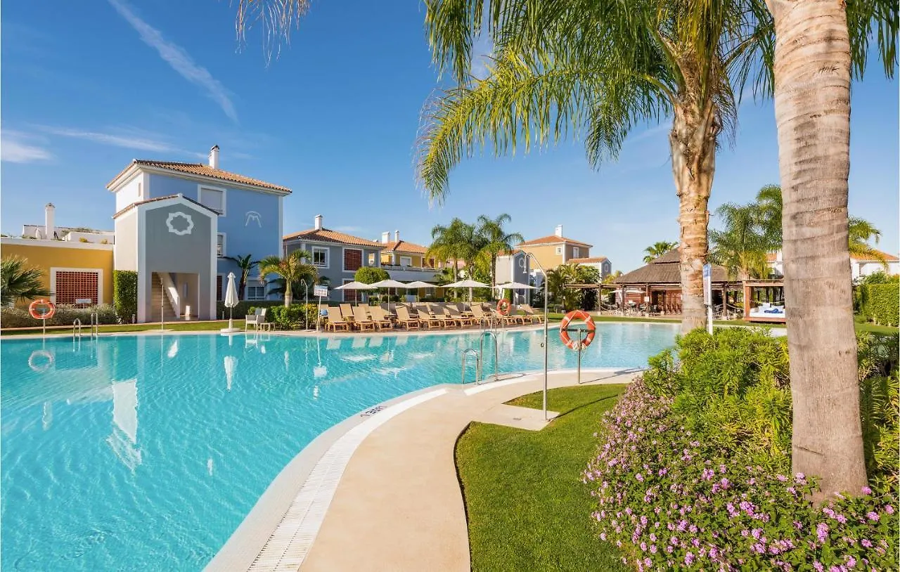 Awesome Apartment In Estepona With Kitchen